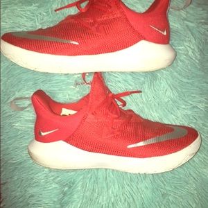 Men’s size 7 Nike tennis shoe